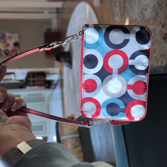 Coach Nylon Wristlet With Coral Patent Strap. EUC - Picture 5 of 6